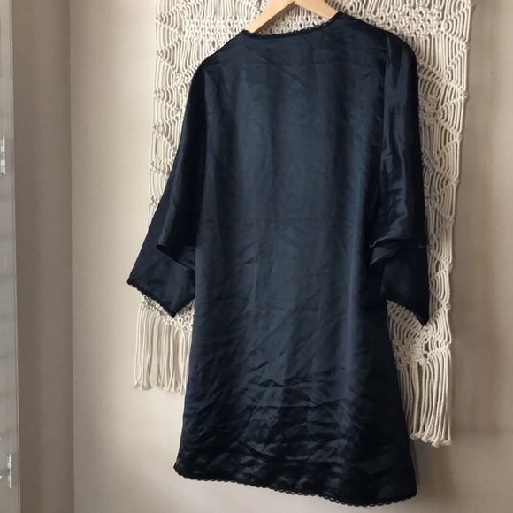 Vintage satin black robe with lace trim sz medium - Picture 6 of 9